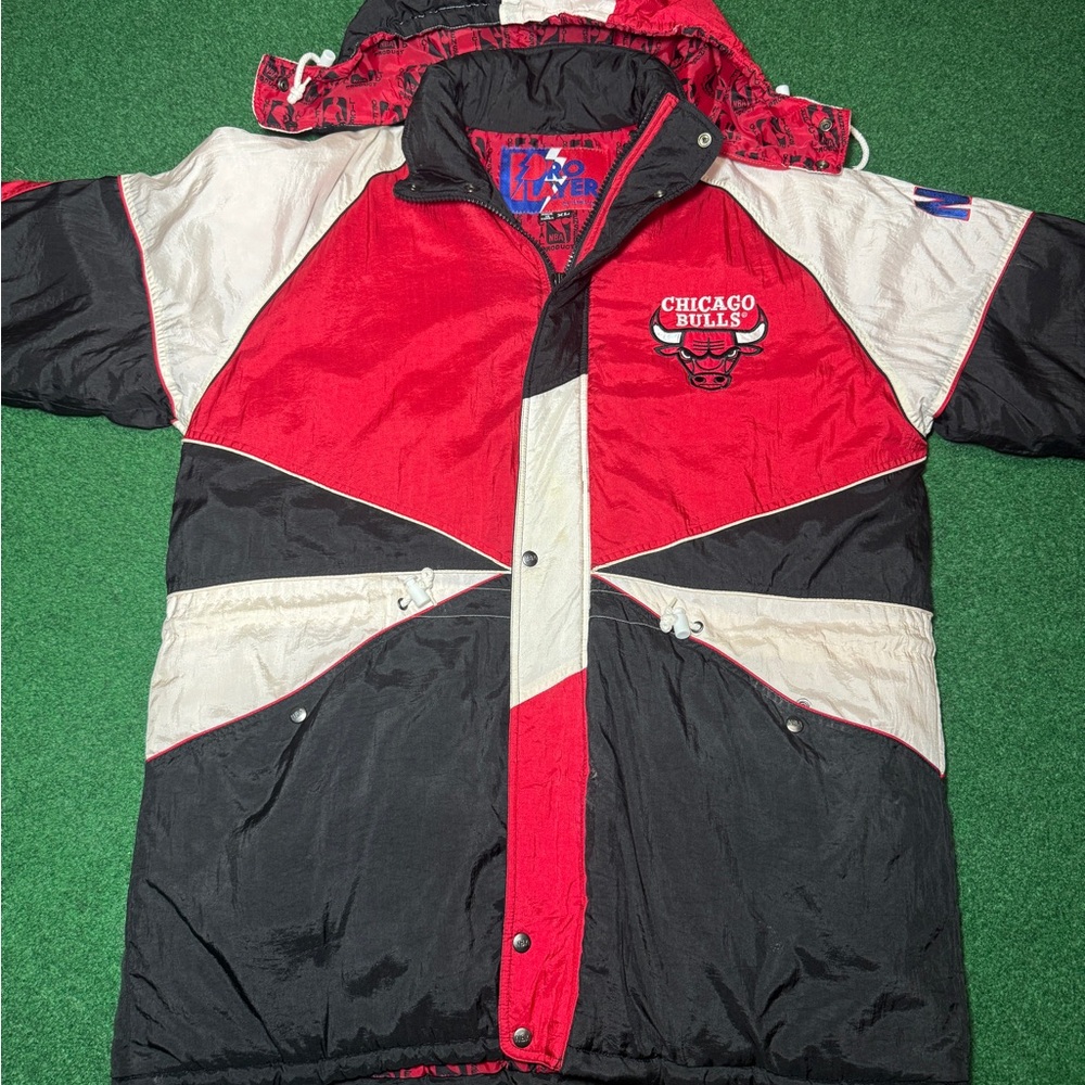 Vintage 90s Chicago Bulls Puffer Coat, Starter Jacket, Michael Jordan NBA (XL) - Picture 3 of 9